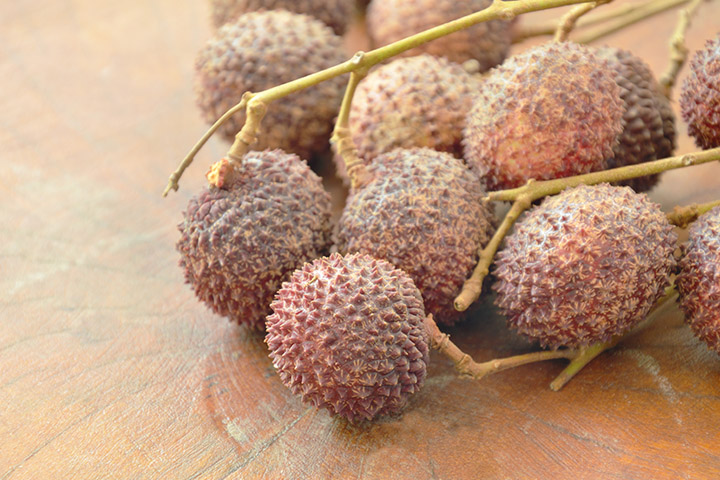 Do not choose litchis that are soft and have black spots